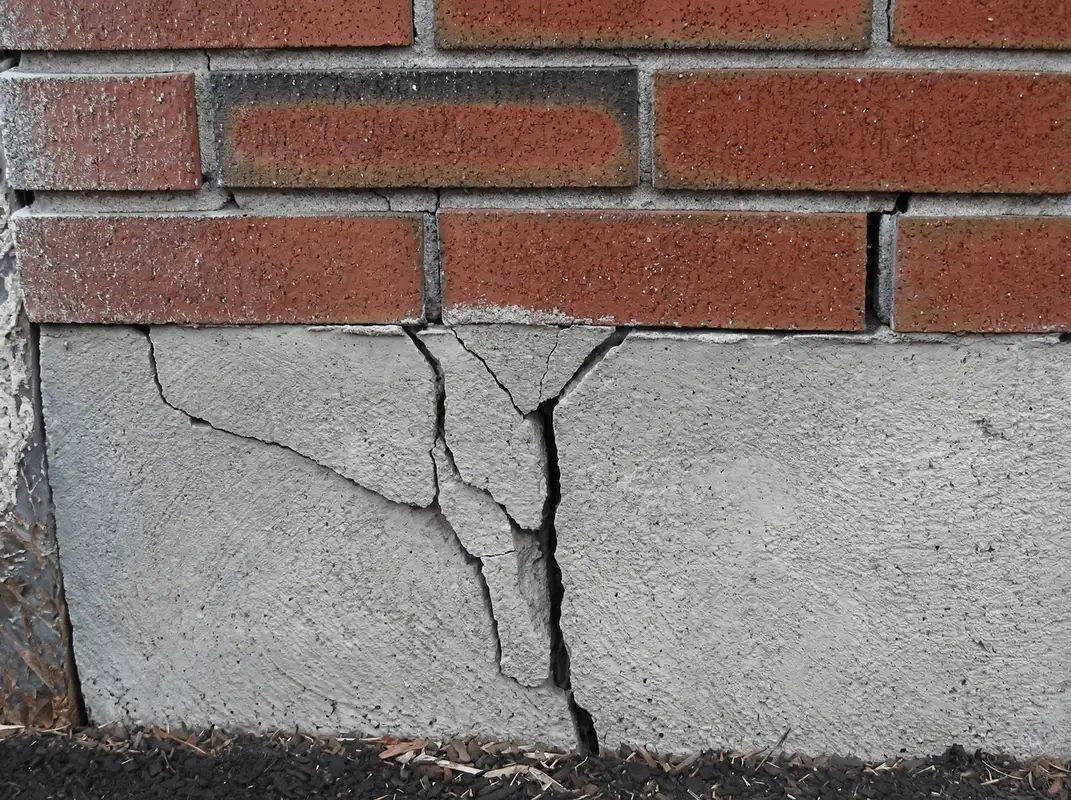 Concrete foundation with serious structural damage in Houston, TX